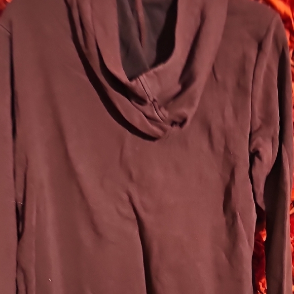 Old Navy Women's Burgundy Hoodie with Heart Design Size Medium - Picture 6 of 6